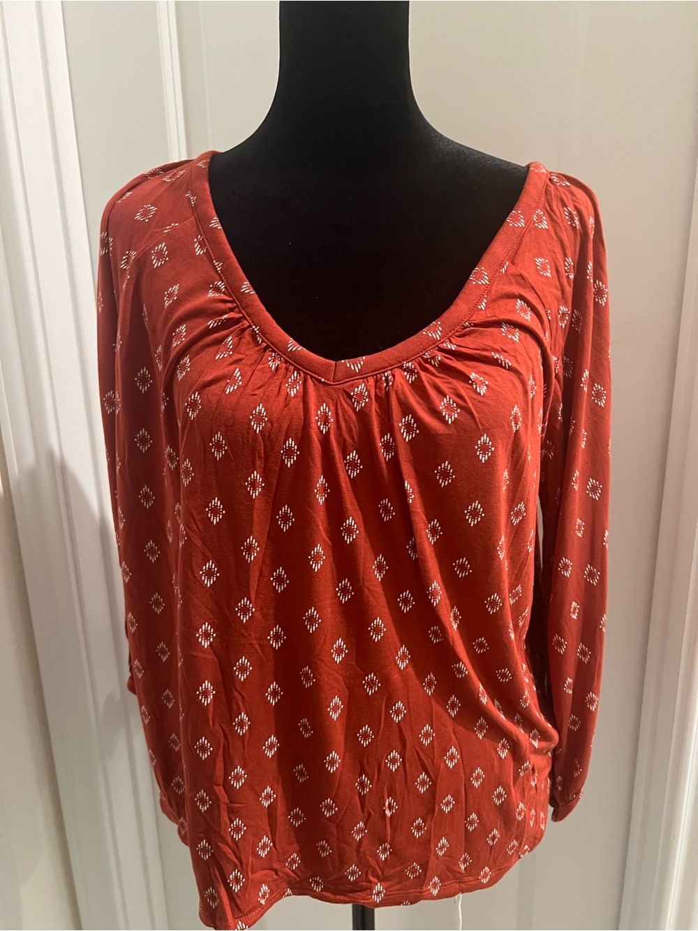 Old Navy Women’s Small Red Rust Geometric Print Long Sleeve Blouse 100% Rayon